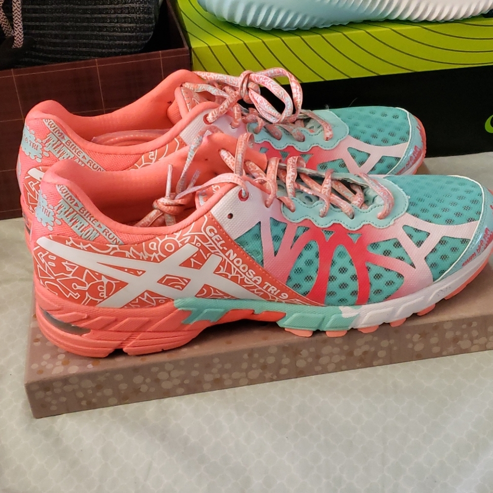 Asics Gel Noosi Tri 9 Glacier/white/Hot Coral new